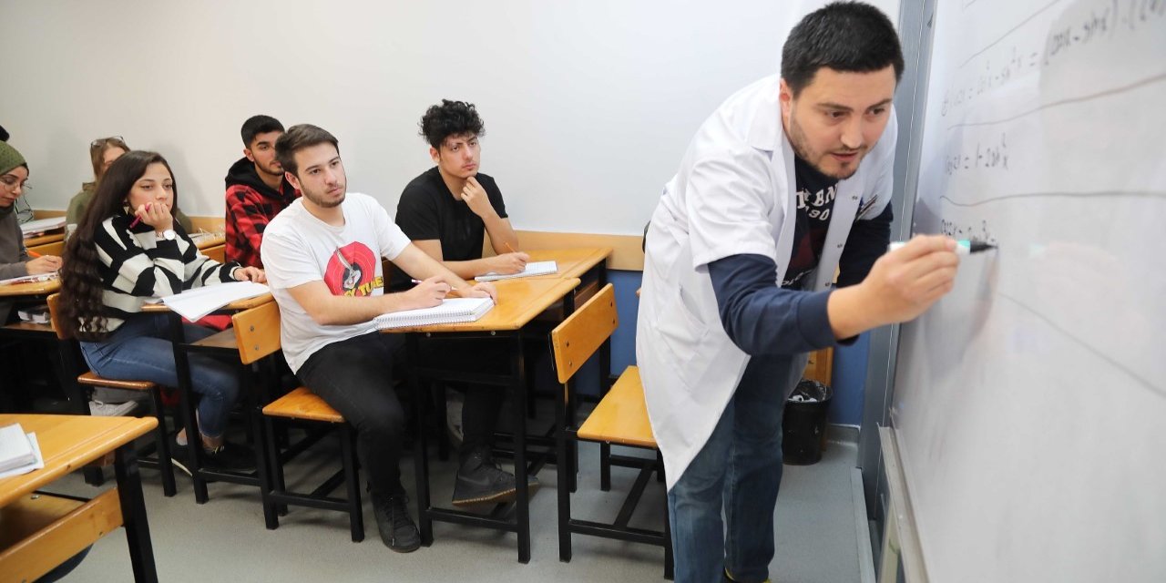 Sosyal etkinlik merkezinde ön kayıtlar başladı