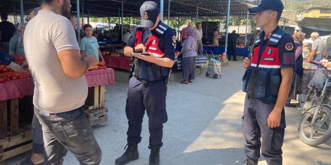 Jandarmadan pazarda hırsızlık ve sahte para denetimi