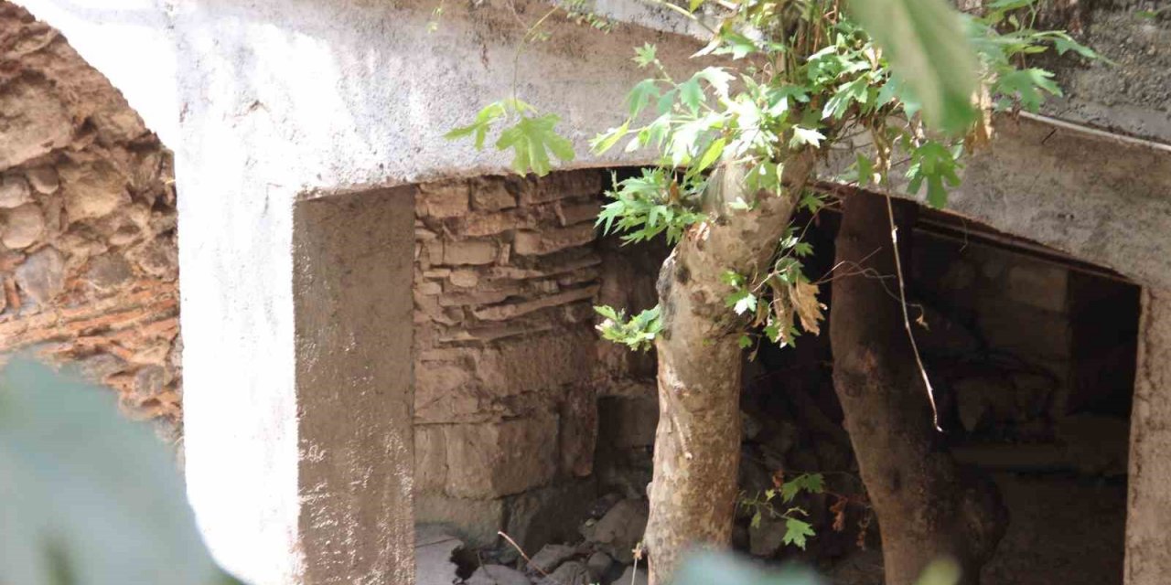 Manisa’nın tarihi köprüleri beton altında kaldı