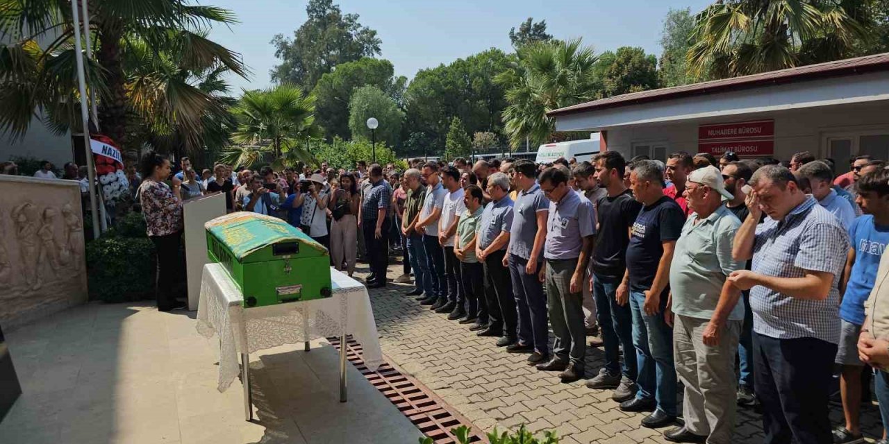 Adliye çalışanı genç kadın gözyaşları içinde uğurlandı