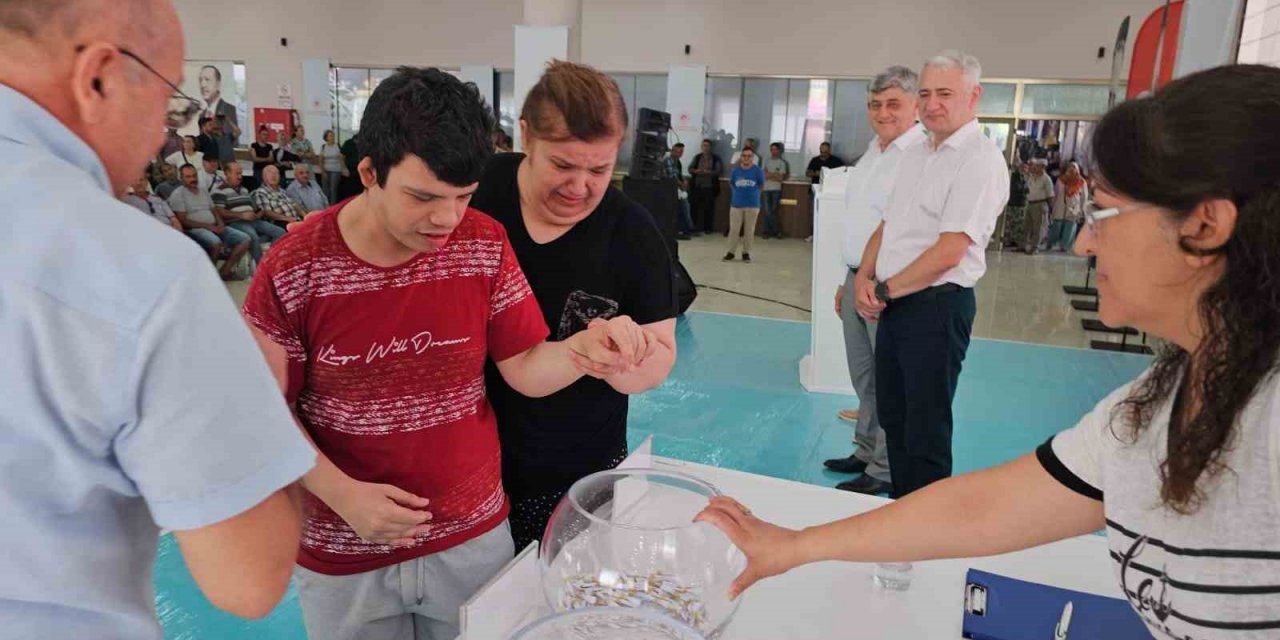 Kuyucak’ta TOKİ kuraları çekildi