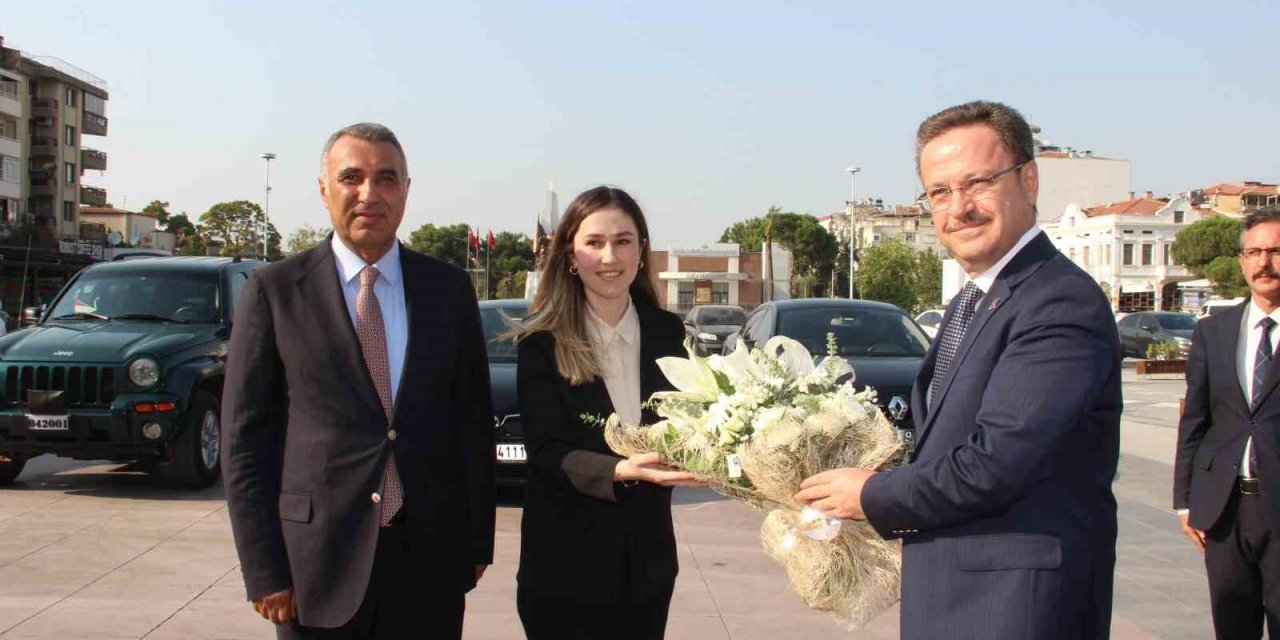 Manisa Valisi Enver Ünlü göreve başladı