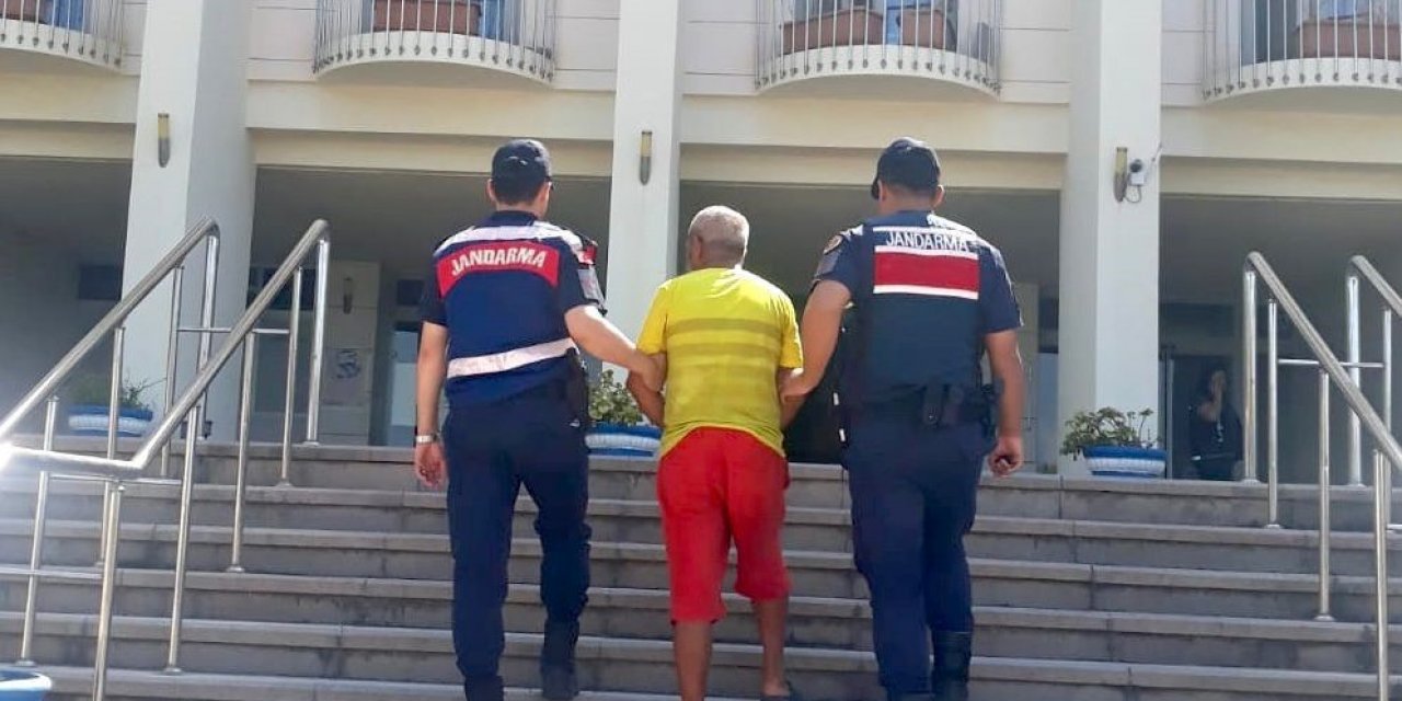 Kasten öldürme suçundan aranıyordu, jandarmaya takıldı