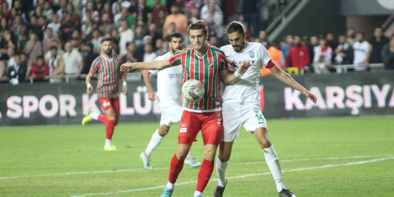 Karşıyaka’nın golcüsü ameliyat oldu