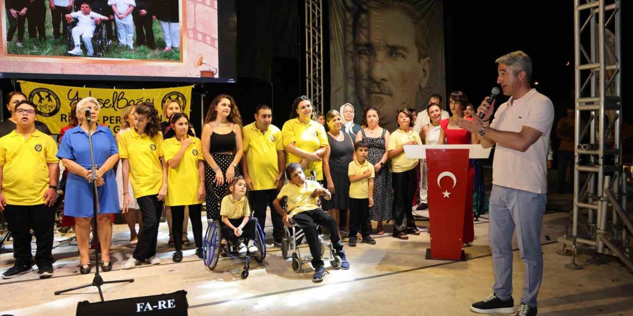 Marmaris Amfi Tiyatro özel çocuklara ev sahipliği yaptı