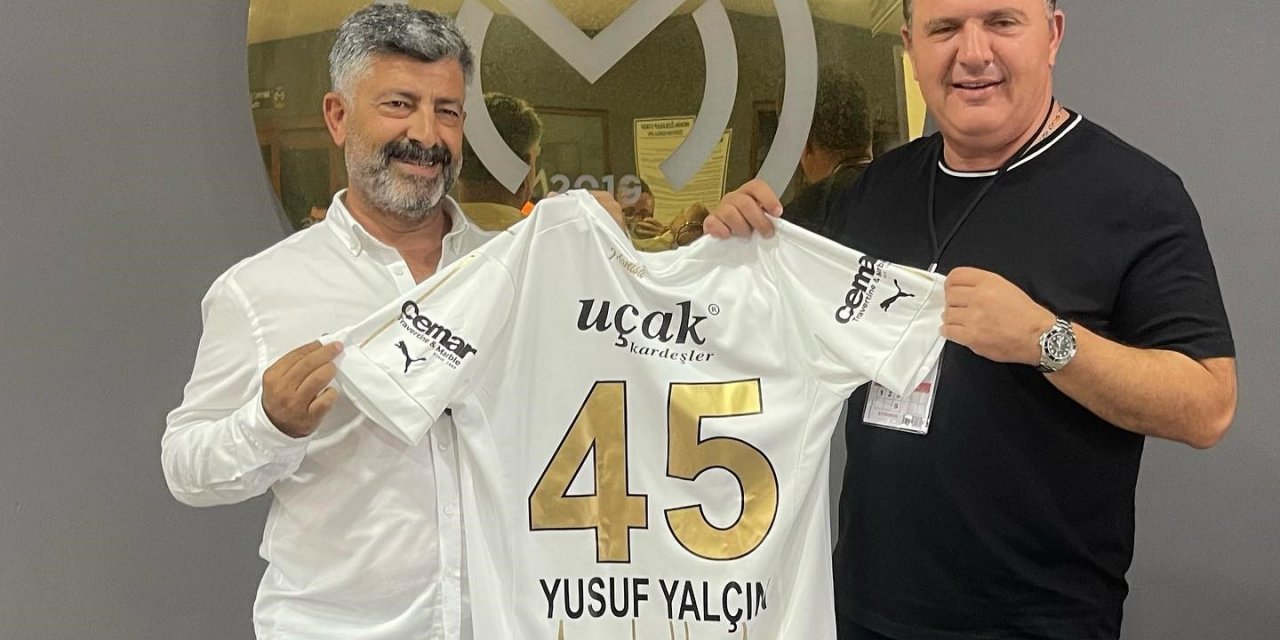 Manisa FK’dan Genel Müdür Yalçın’a forma hediyesi