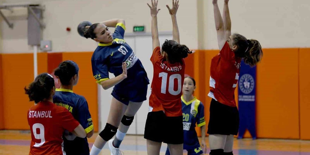 Hentbolun yıldızları Kuşadası’nda