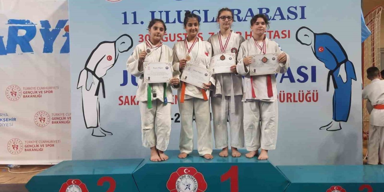 Salihlili judoculardan 3 altın, 1 gümüş, 2 bronz madalya