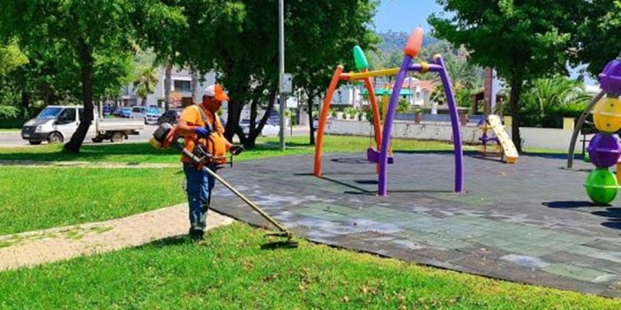 Marmaris park bahçeler ekipleri durmak bilmiyor