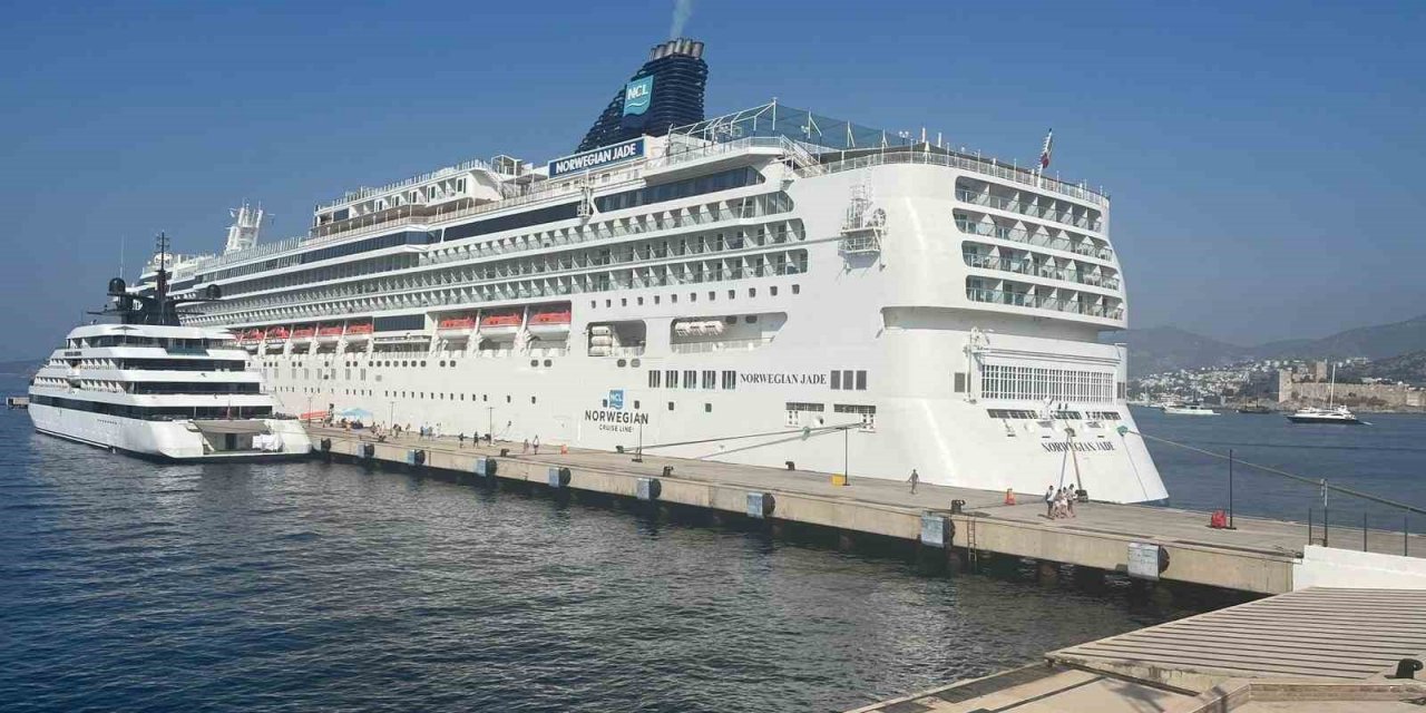 Bodrum’a 2 gemiyle 2 bin 231 yolcu geldi