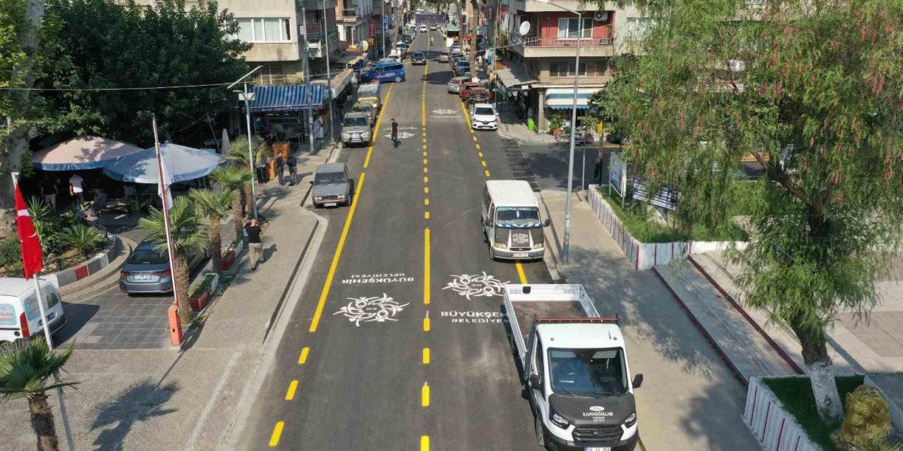 Aydın Büyükşehir Belediyesi İncirliova Türkan Saylan Caddesi’ni yeniledi