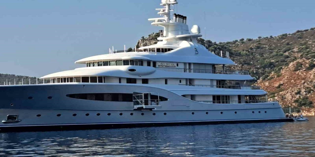 Milyarder yatları Marmaris koylarına demir atmaya devam ediyor