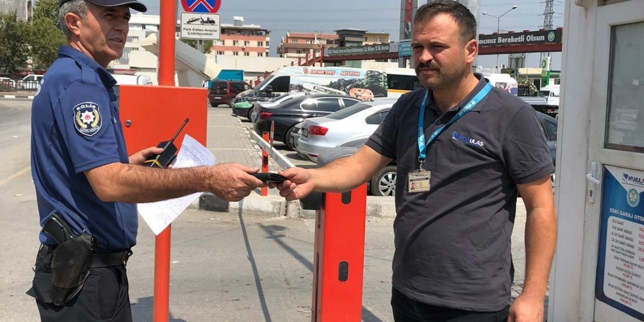 Otopark görevlisinden örnek davranış