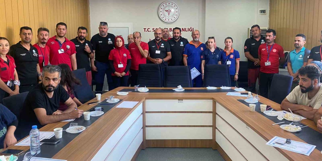 UMKE gönüllüleri eğitimlerini tatbikat ile tamamladı