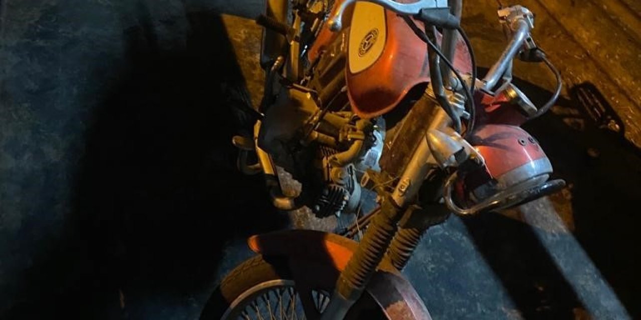 Çaldıkları motosikleti satamadan gece kartallarına yakalandılar