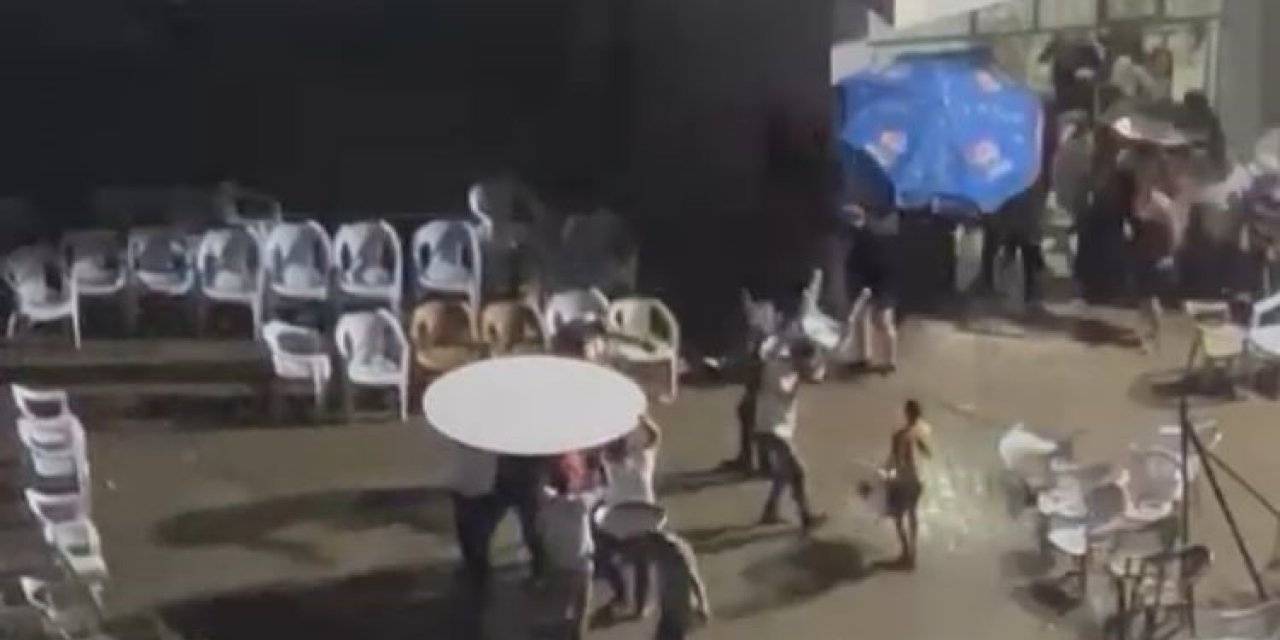 Halay sevdası yağmur dinlemedi: Masa ve sandalyelerle böyle halay çektiler