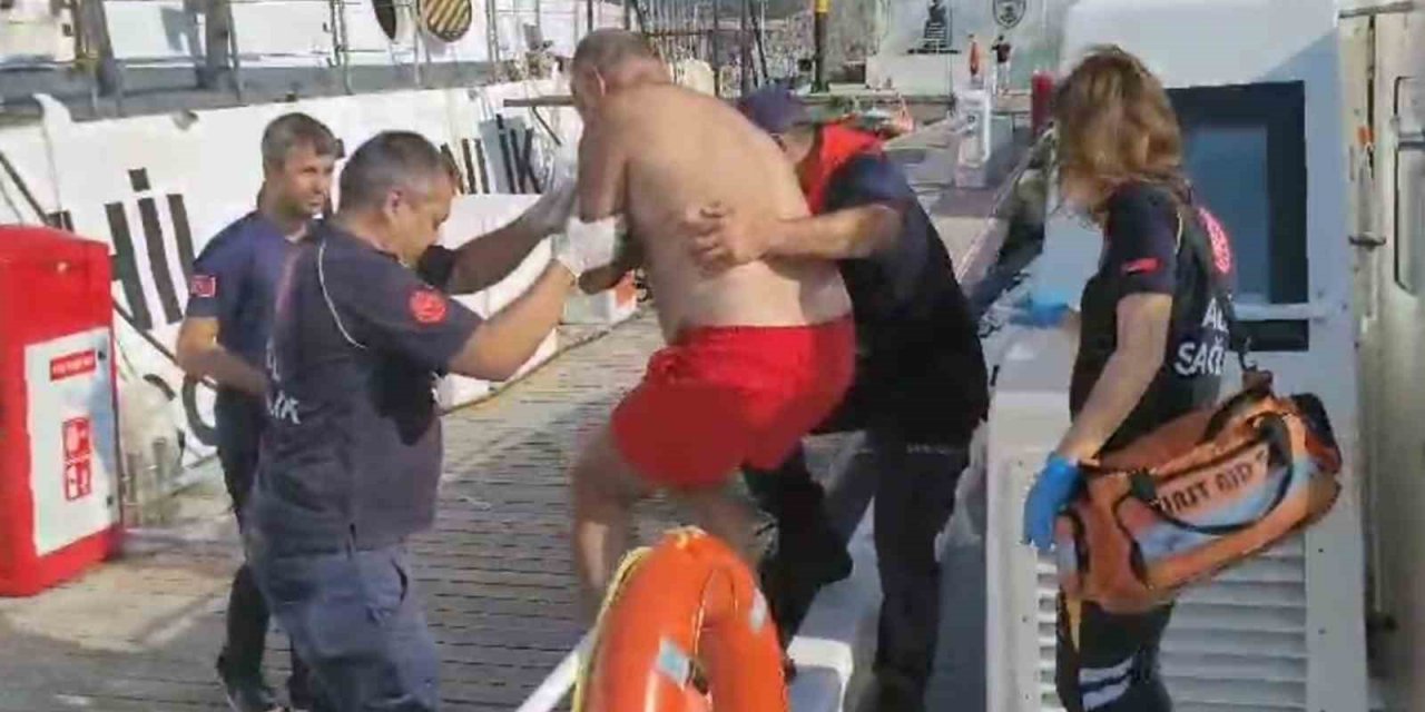 Fethiye ve Marmaris’te Sahil Güvenlik’ten tıbbi tahliye
