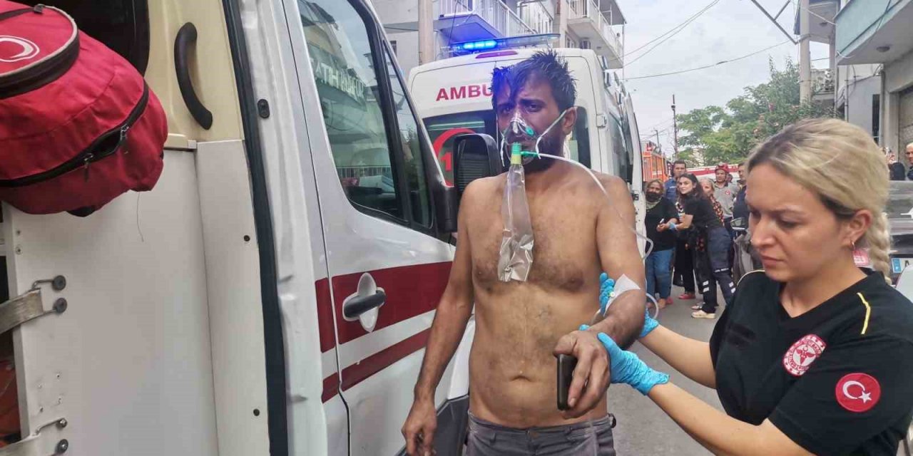 İzmir’de ev yangını: 1’i bebek 9 kişi dumandan etkilendi