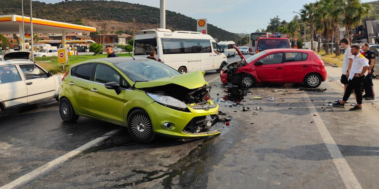 İki otomobil kafa kafaya çarpıştı: 1 yaralı
