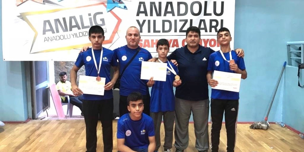 Yunusemreli güreşçiler, Yozgat’tan 3 madalya ile döndü