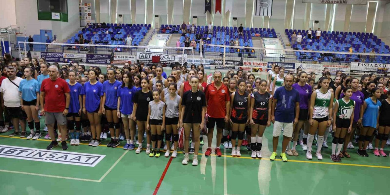 Minik voleybolcular Zafer Bayramı için oynadı