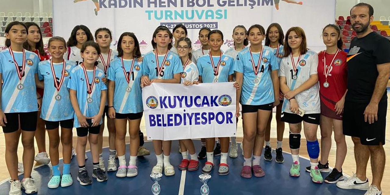 Kuyucak Belediyespor, İstanbul’dan 2 kupa ile döndü