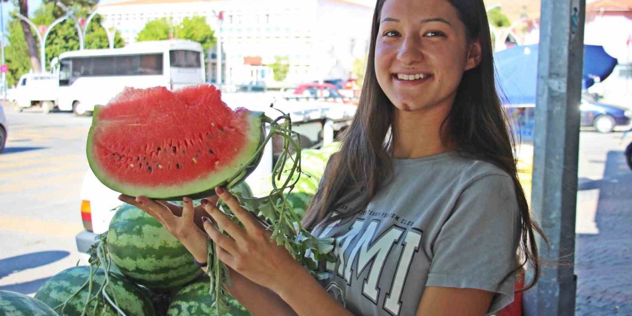 Adına şarkı yazılan Cincin Karpuzu vatandaşlardan yoğun ilgi görüyor