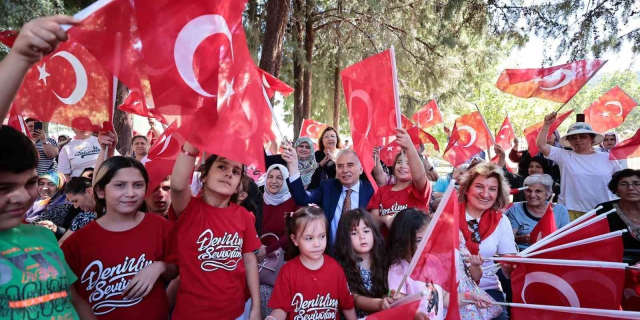 Başkan Zolan, kadınların Zafer Bayramı coşkusuna ortak oldu