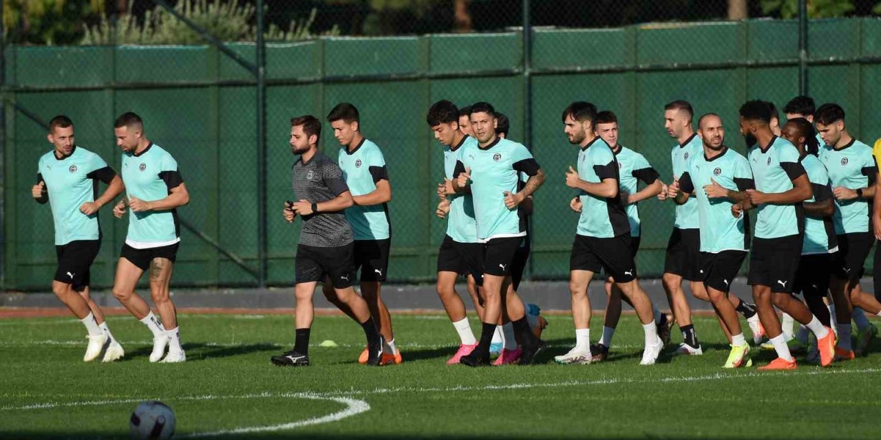 Manisa FK - Tuzlaspor karşılaşmasının saati ve stadı sıcak havadan dolayı değiştirildi