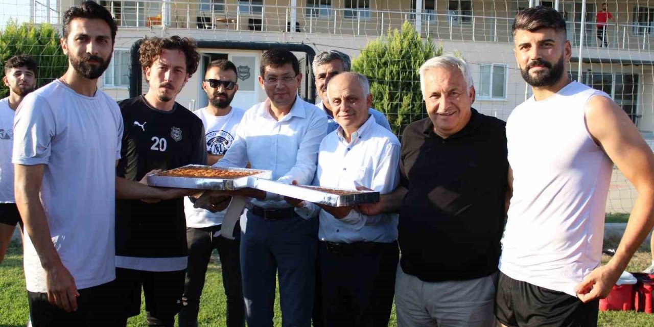 Başkan Özcan’dan Nazilli Belediyespor’a baklavalı ziyaret