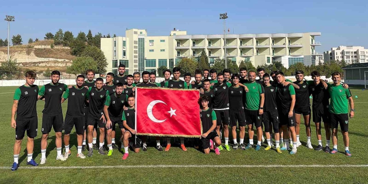 Denizlispor antrenmanında Zafer Bayramı coşkusu