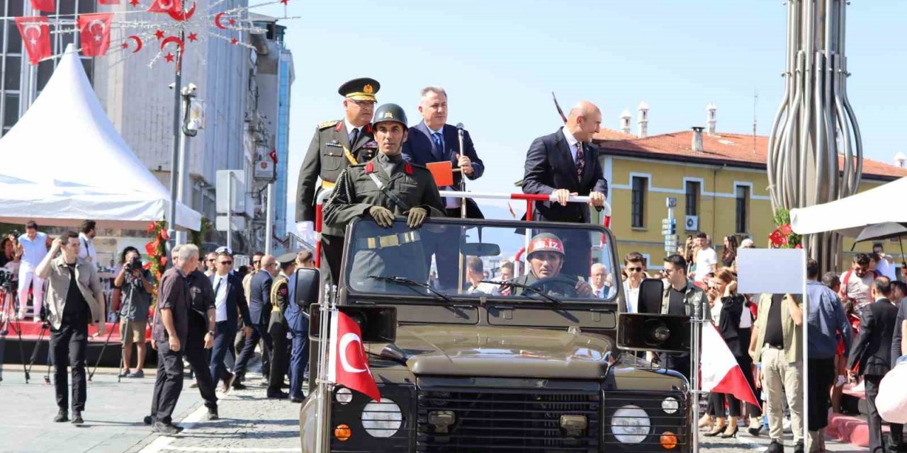 İzmir’de 30 Ağustos Zafer Bayramı coşkuyla kutlandı