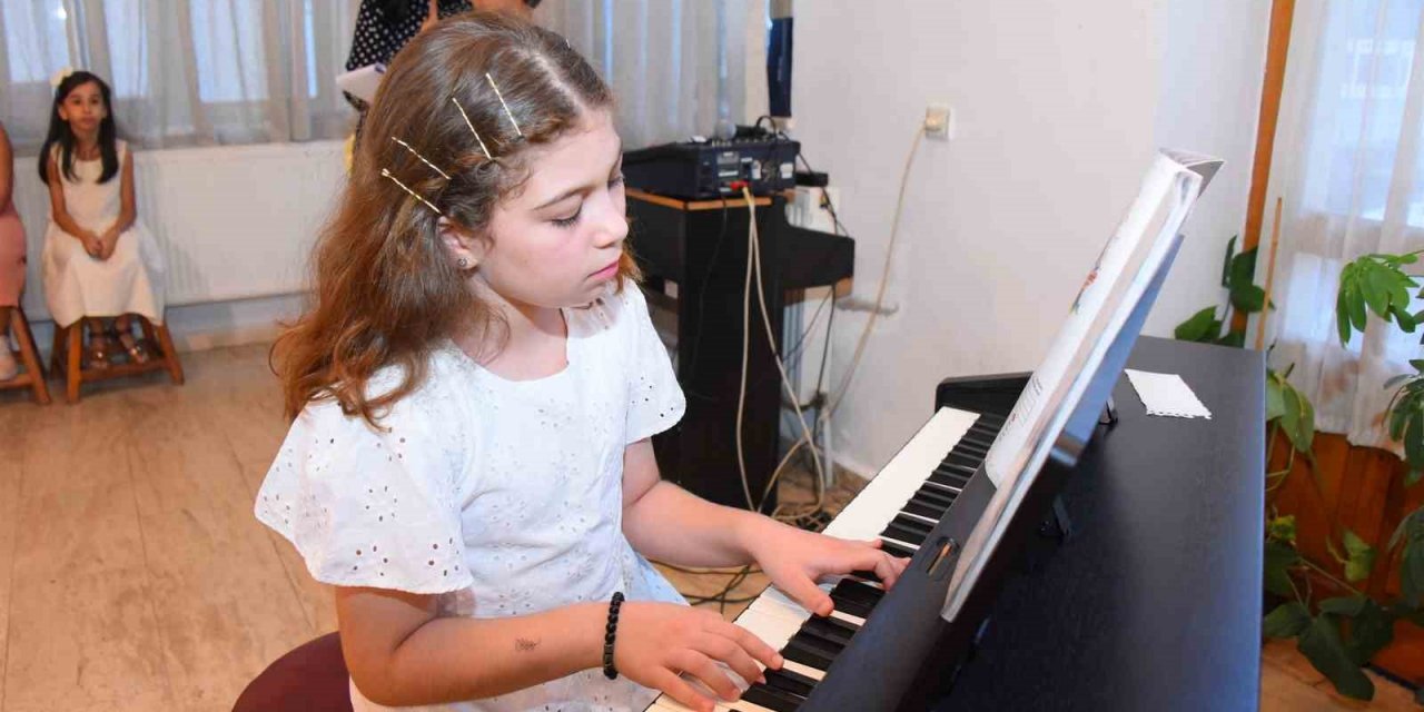 Minik yüreklerin piyano konseri beğeni topladı