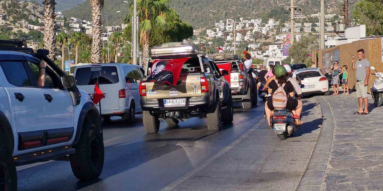 Bodrum’da Zafer Bayramı korteji, renkli görüntülere sahne oldu