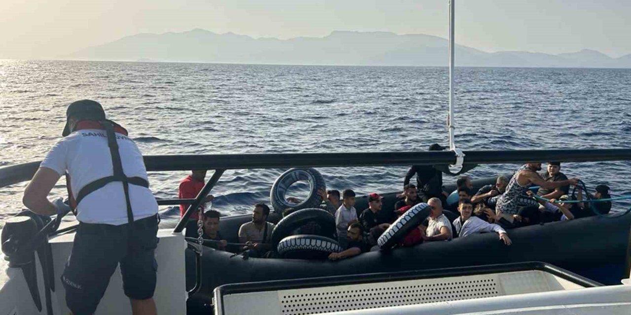 Datça’da Yunanistan’ın geri ittiği 29 göçmen kurtarıldı