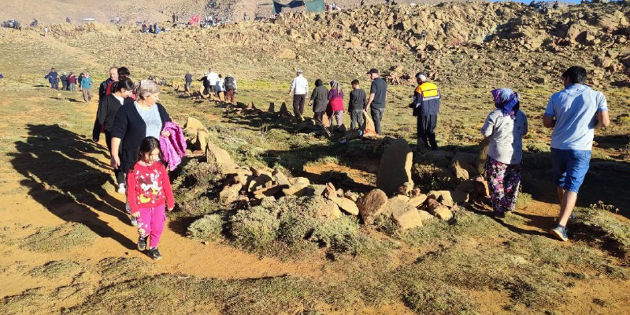 7 asırlık gelenek Sanrıdas Dağının 2300 rakımlı zirvesinde yaşatıldı