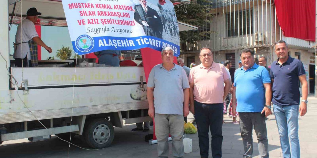 Alaşehir Borsası şehitler için lokma döktürttü