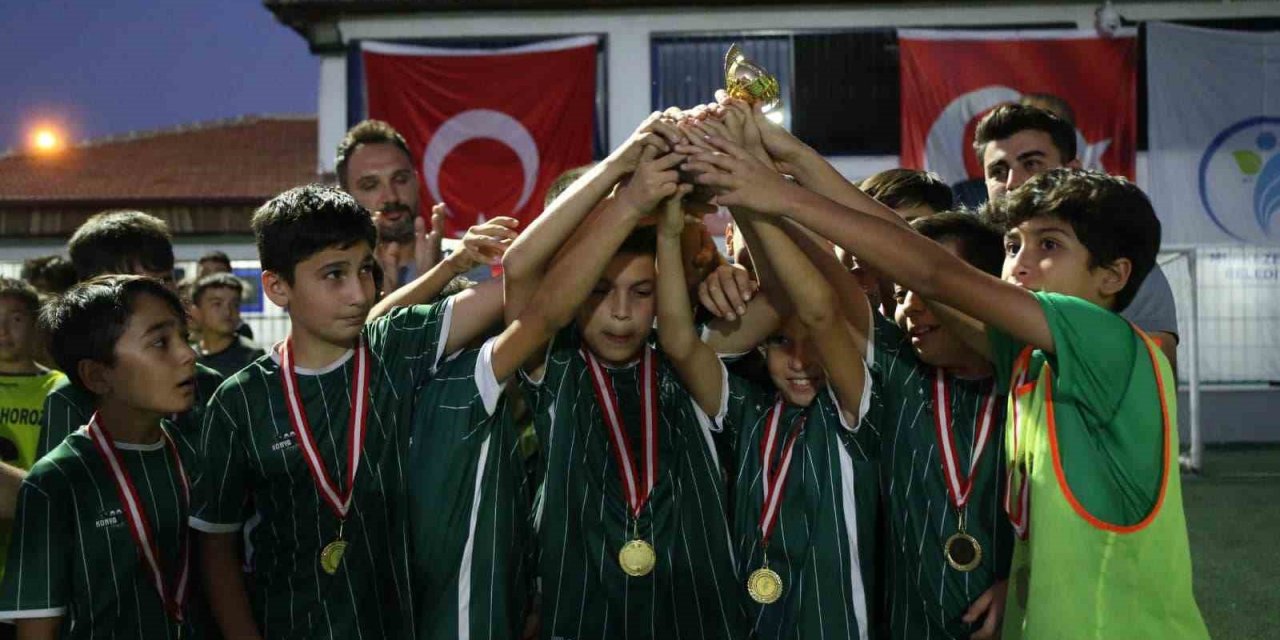Zafer Bayramı Turnuvasında dereceye girenlere ödüller verildi