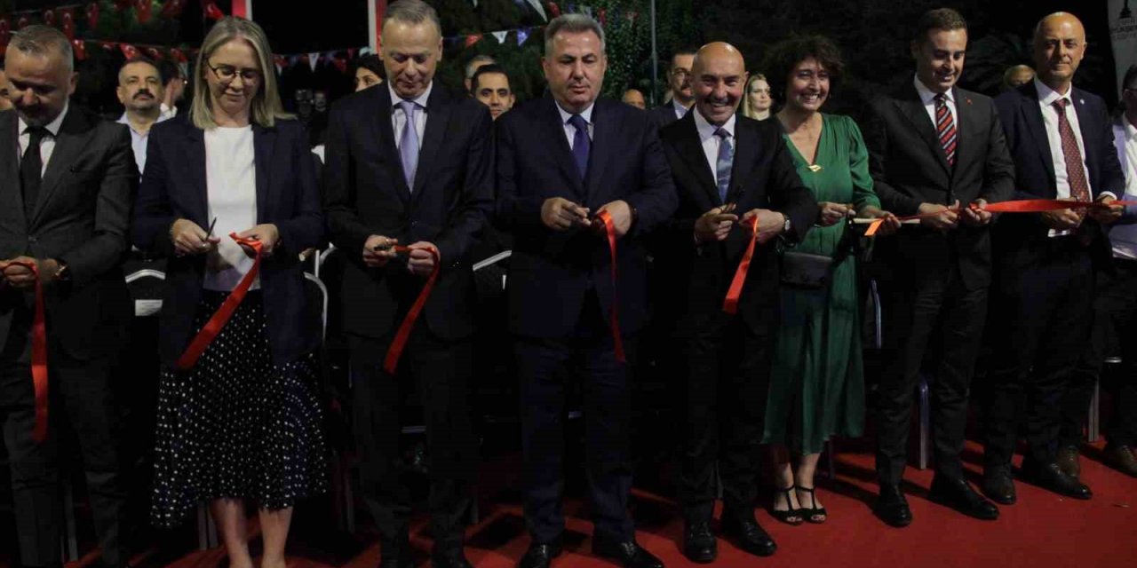 92. İzmir Enternasyonal Fuarı “Gençlik” temasıyla kapılarını açtı