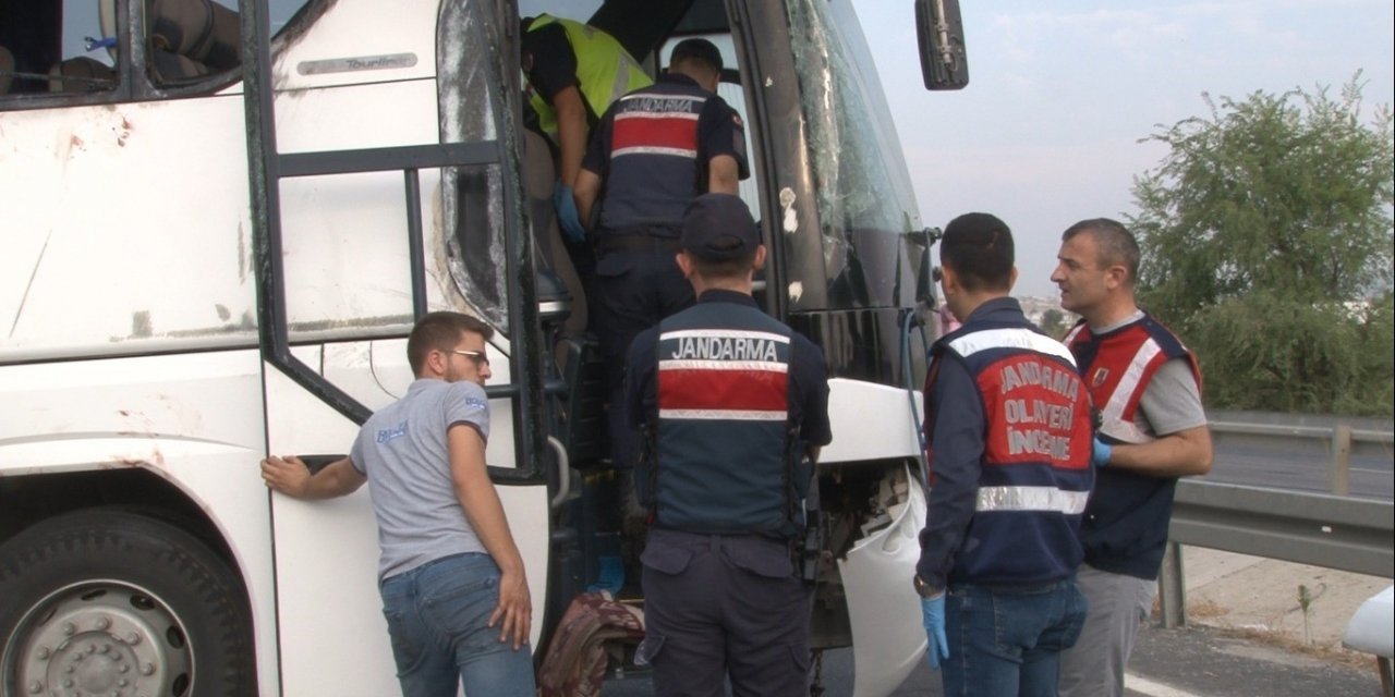 Düğün yolculuğu facia ile sonuçlandı: 1’i polis 6 kişi öldü, 42 kişi yaralandı