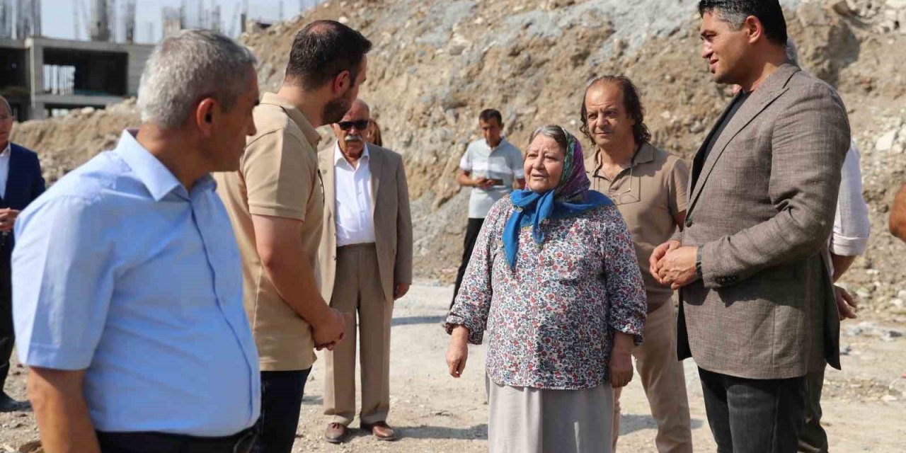 Şehidin ailesinden okul inşaatına ziyaret