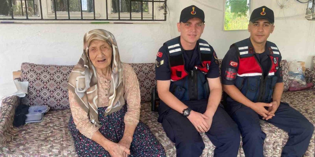 Jandarma ekipleri şehit ailelerini unutmuyor