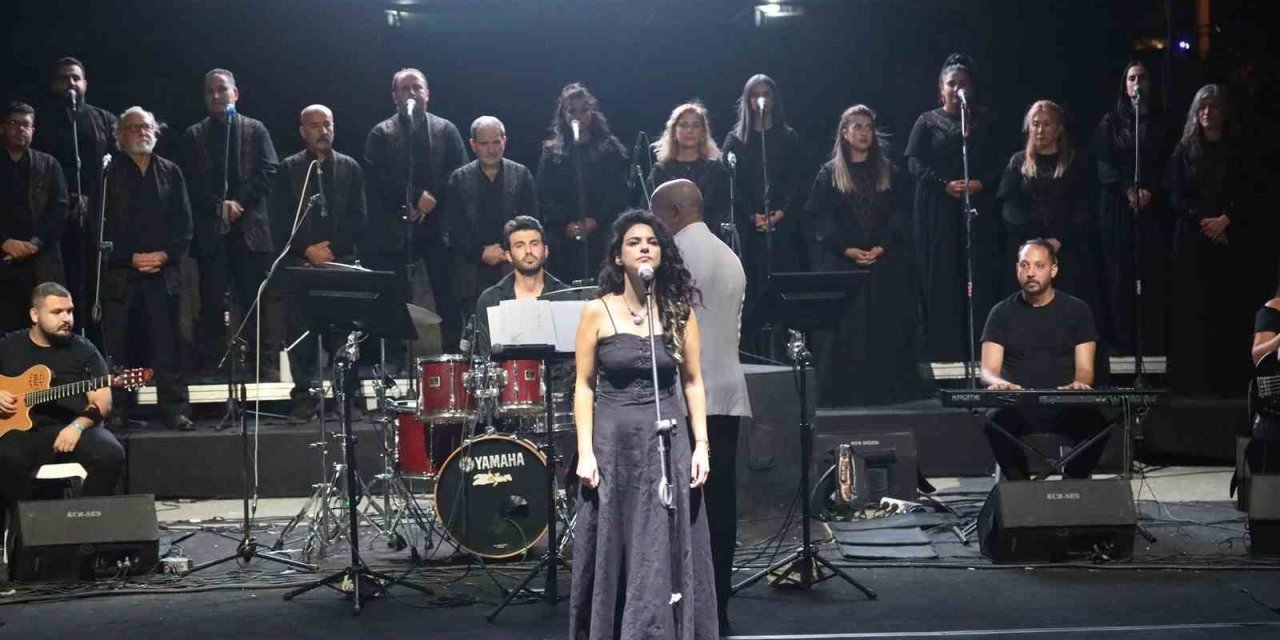 Antik Tiyatro’da barış ezgileri