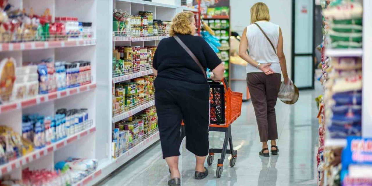 Halk Market ve Halk Giyim Seferihisarlıların yüzünü güldürdü