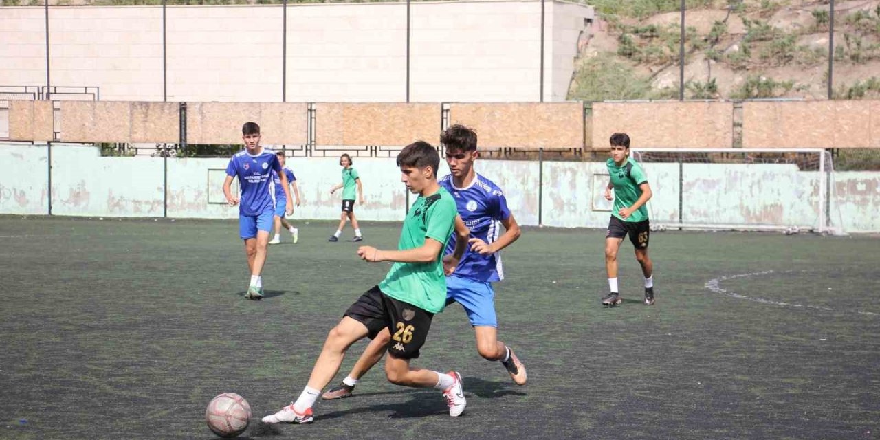 Genç Horozlar çalışmalarına ağırlık verdi