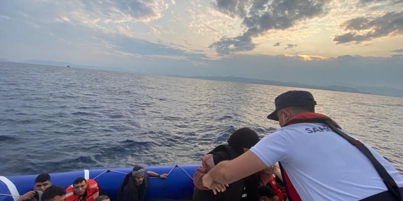 Kuşadası açıklarında 25 düzensiz göçmen yakalandı