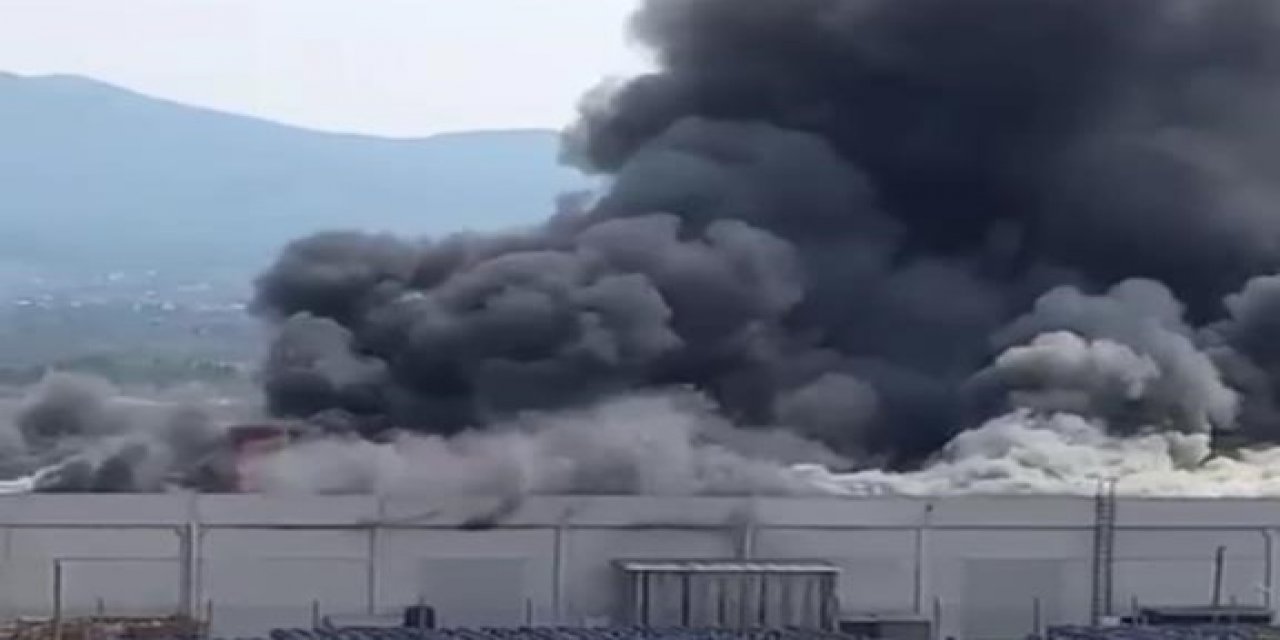 İzmir’de palet fabrikasında çıkan yangın kontrol altında