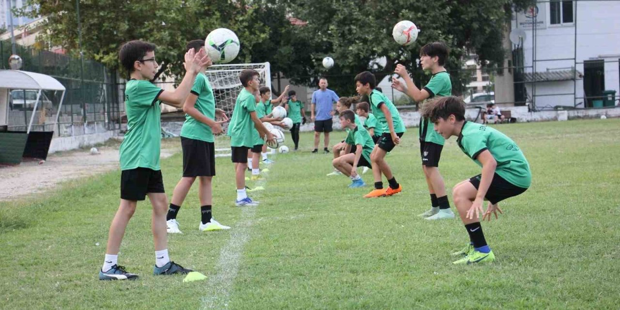 Denizlispor’un geleceği minikler, yeni sezona iddialı hazırlanıyor