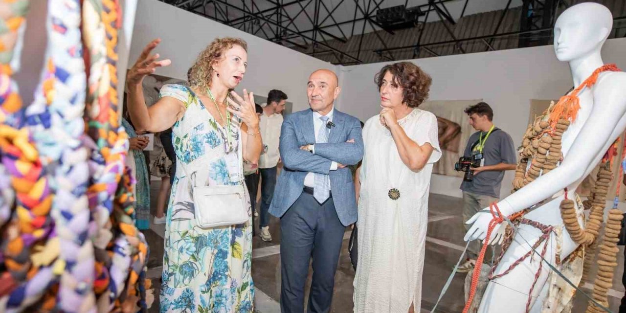 Türkiye’nin ilk Tekstil Bienali İzmir’de açıldı