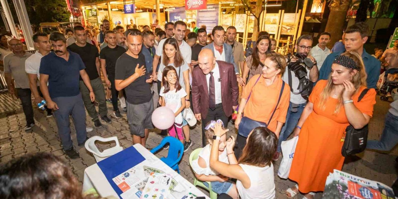 Başkan Soyer, 92. İzmir Enternasyonal Fuarı’nda ziyaretçilerle buluştu